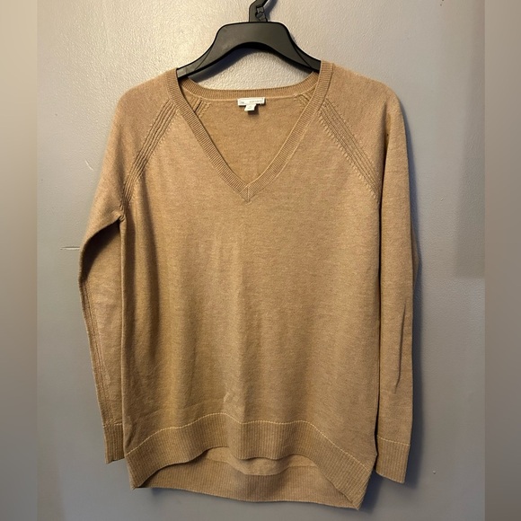 Gap sweater - tan/camel wool blend v-neck relaxed fit - Picture 2 of 8